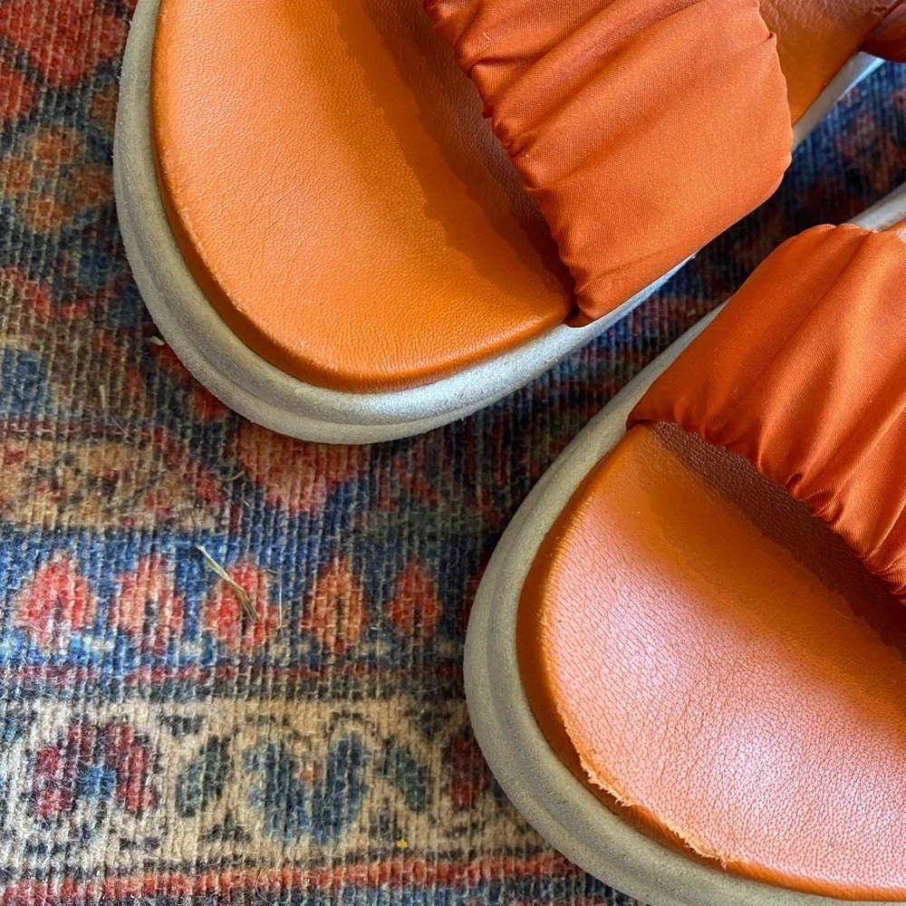 Sorel Roaming Double-Strap Ruched Slide Sandals-orange/scuff on toes see pic-GUC - Picture 2 of 7